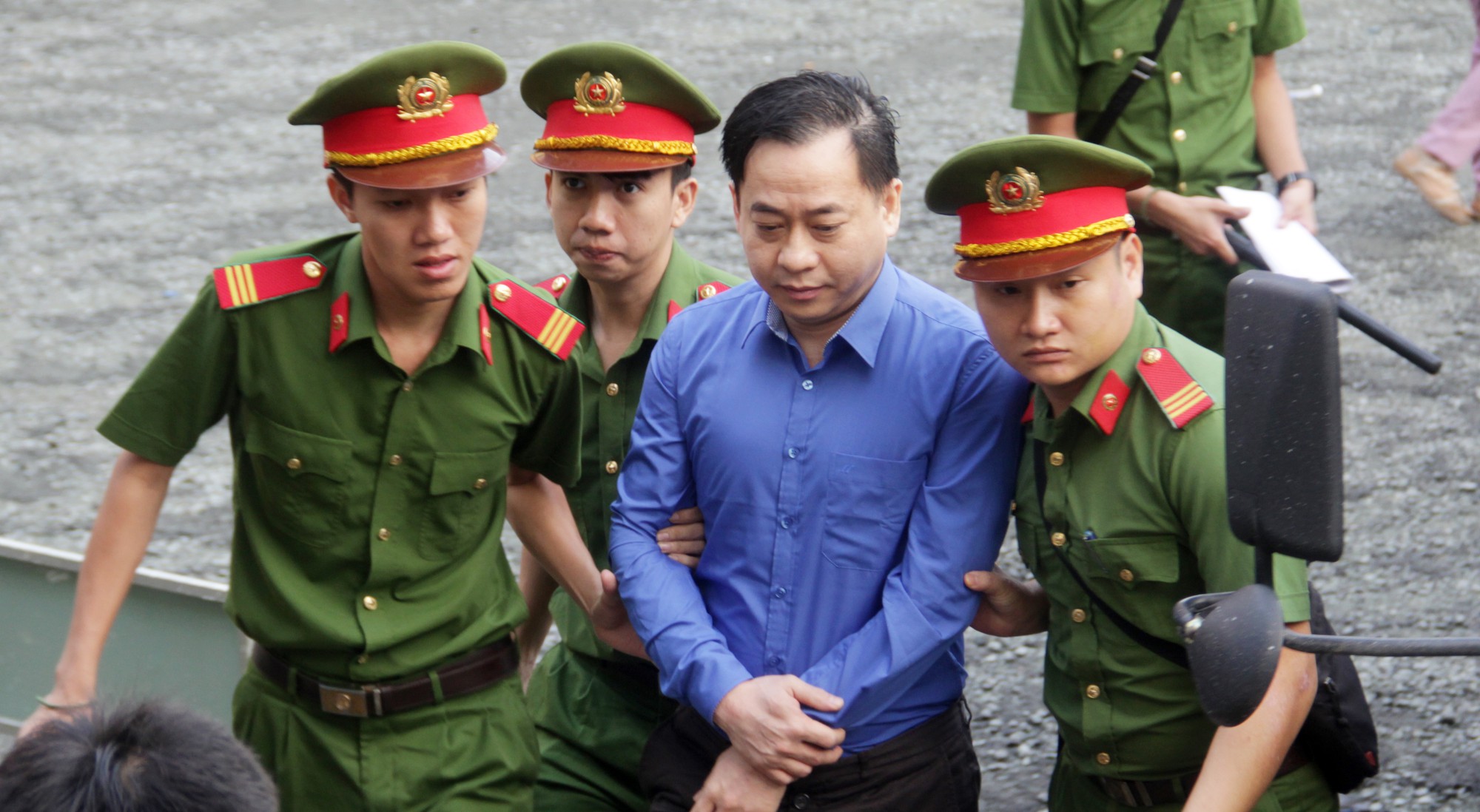 Vũ nh&ocirc;m khai c&oacute; 2 quốc tịch, 3 t&ecirc;n - Ảnh 1.