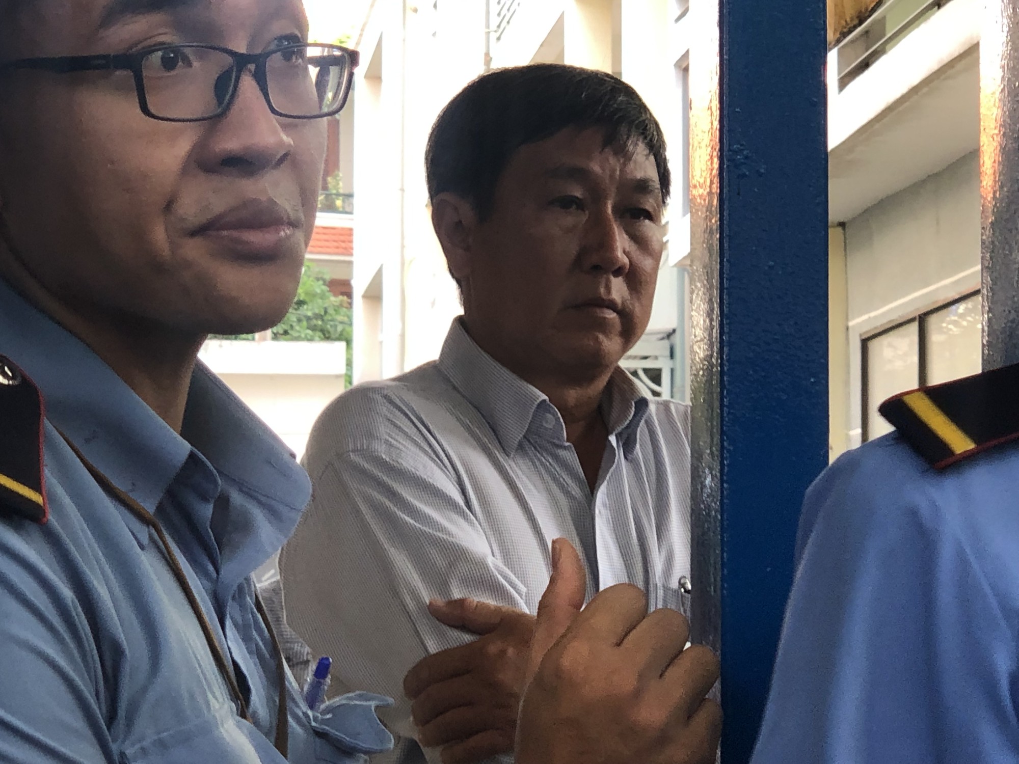 Hơn 100 người đến Sở X&acirc;y dựng TP HCM đ&ograve;i nh&agrave; ở x&atilde; hội - Ảnh 3.