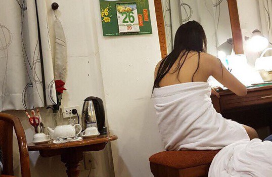 Bắt quả tang tiếp viên nhà hàng "đi khách" ngay trung tâm quận 1