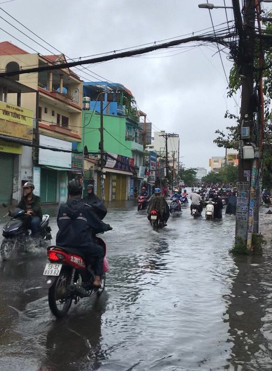 Toàn cảnh kẹt kinh hoàng quanh Bến xe Miền Đông - Ảnh 9.
