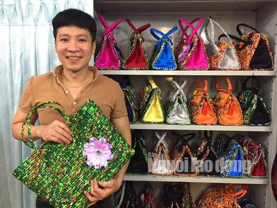 Thầy giáo “dở hơi” và bộ sưu tập giỏ xách kỷ lục Việt Nam