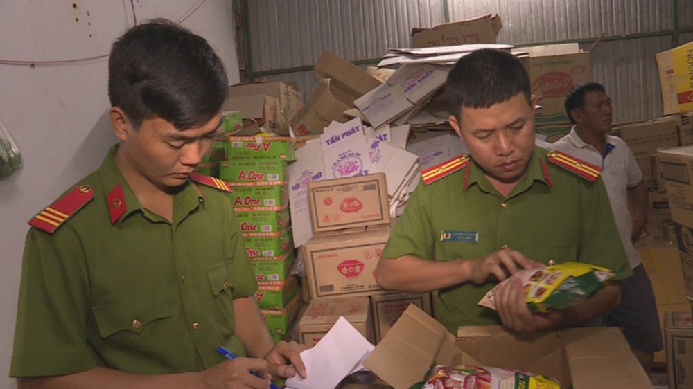 Kinh hoàng hơn 10 tấn hạt nêm, bột ngọt giả sắp tuồn ra thị trường