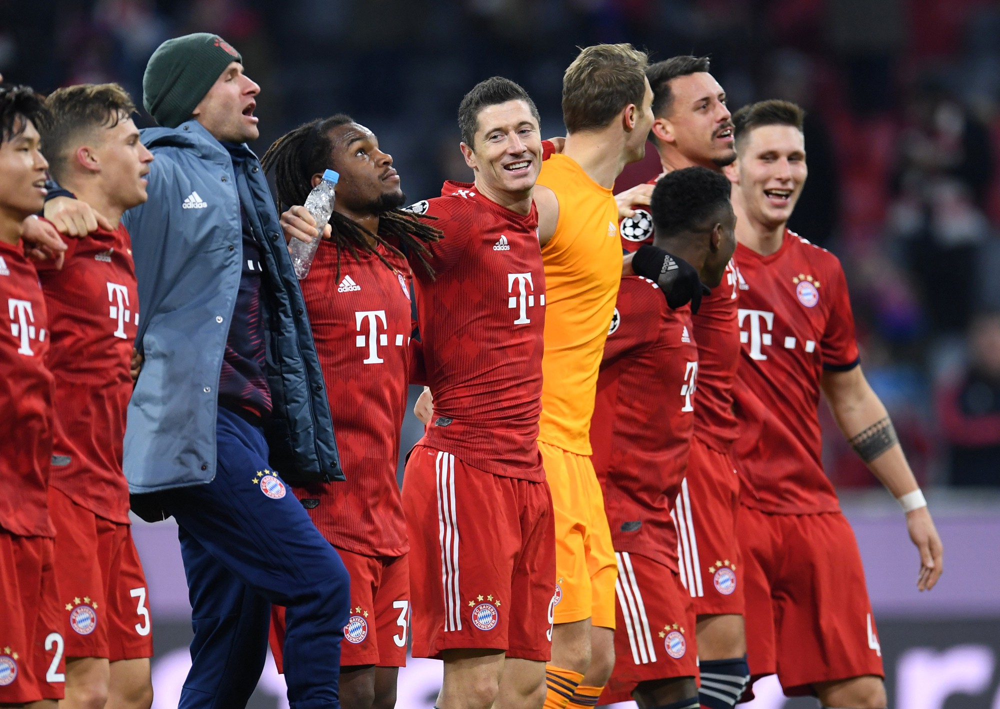 Bayern Munich, Real Madrid cứu ghế HLV, vượt v&ograve;ng bảng Champions League - Ảnh 4.