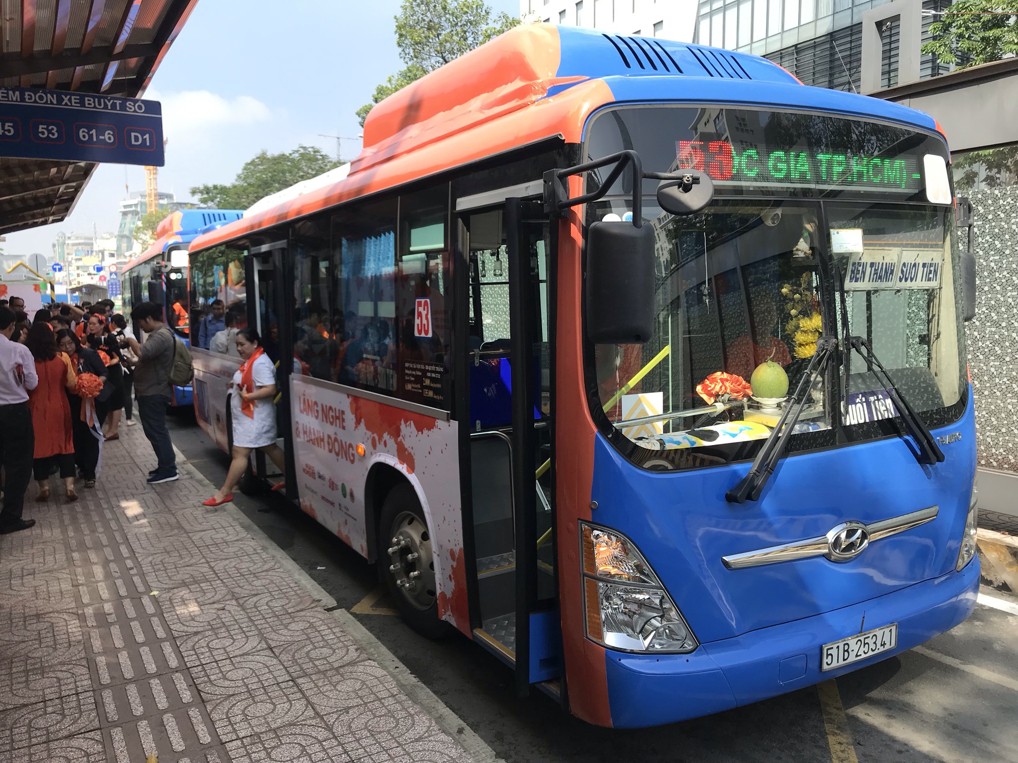 26 xe buýt ở TP HCM đổi màu để phản đối quấy rối tình dục