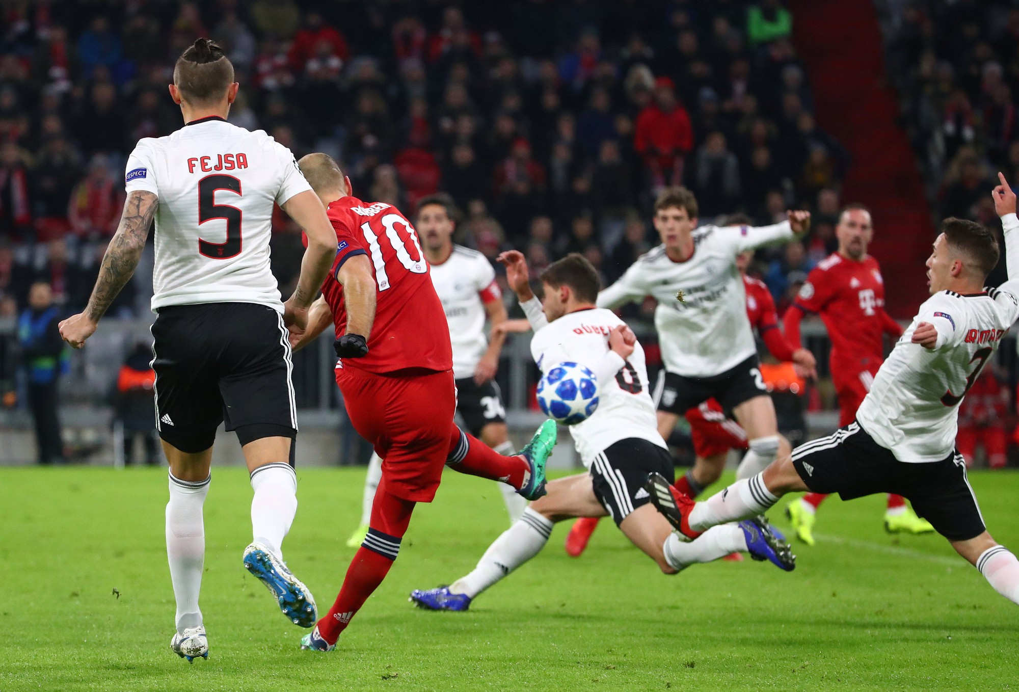 Bayern Munich, Real Madrid cứu ghế HLV, vượt v&ograve;ng bảng Champions League - Ảnh 1.