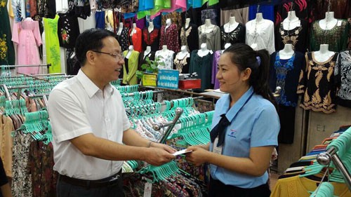 San sẻ khó khăn với người lao động