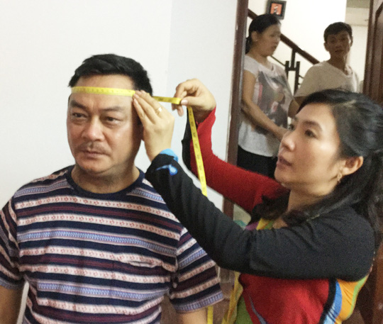 Bệnh hiểm nghèo, NSND Anh Tú cảm kích tấm lòng đồng nghiệp sân khấu - Ảnh 2.