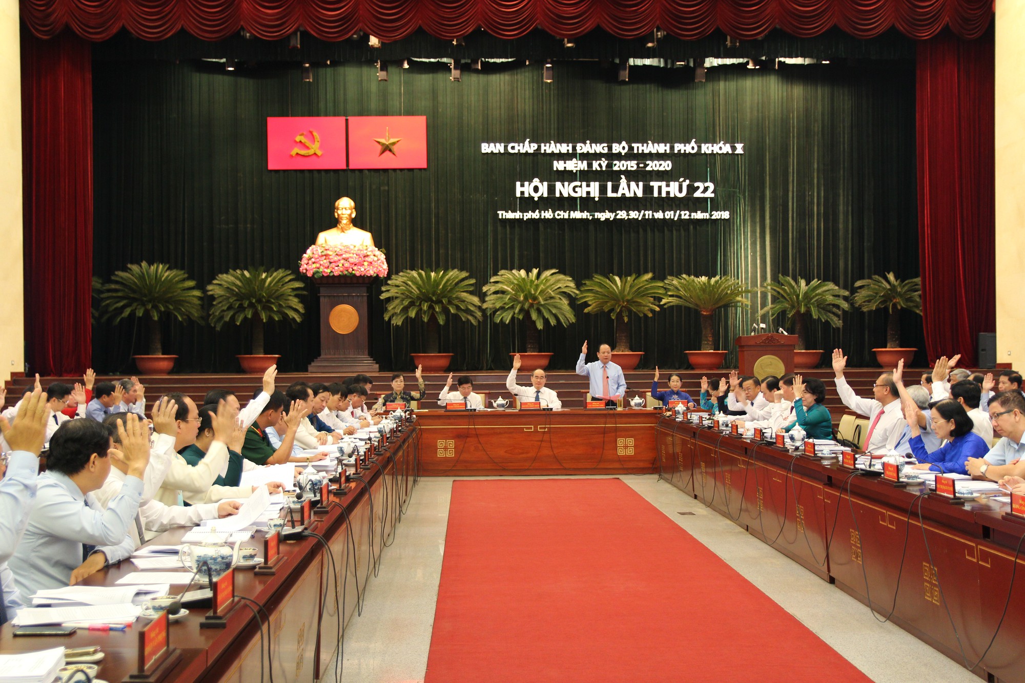 Công tác cán bộ sẽ được bàn tại Hội nghị Thành ủy TP HCM lần này - Ảnh 2.