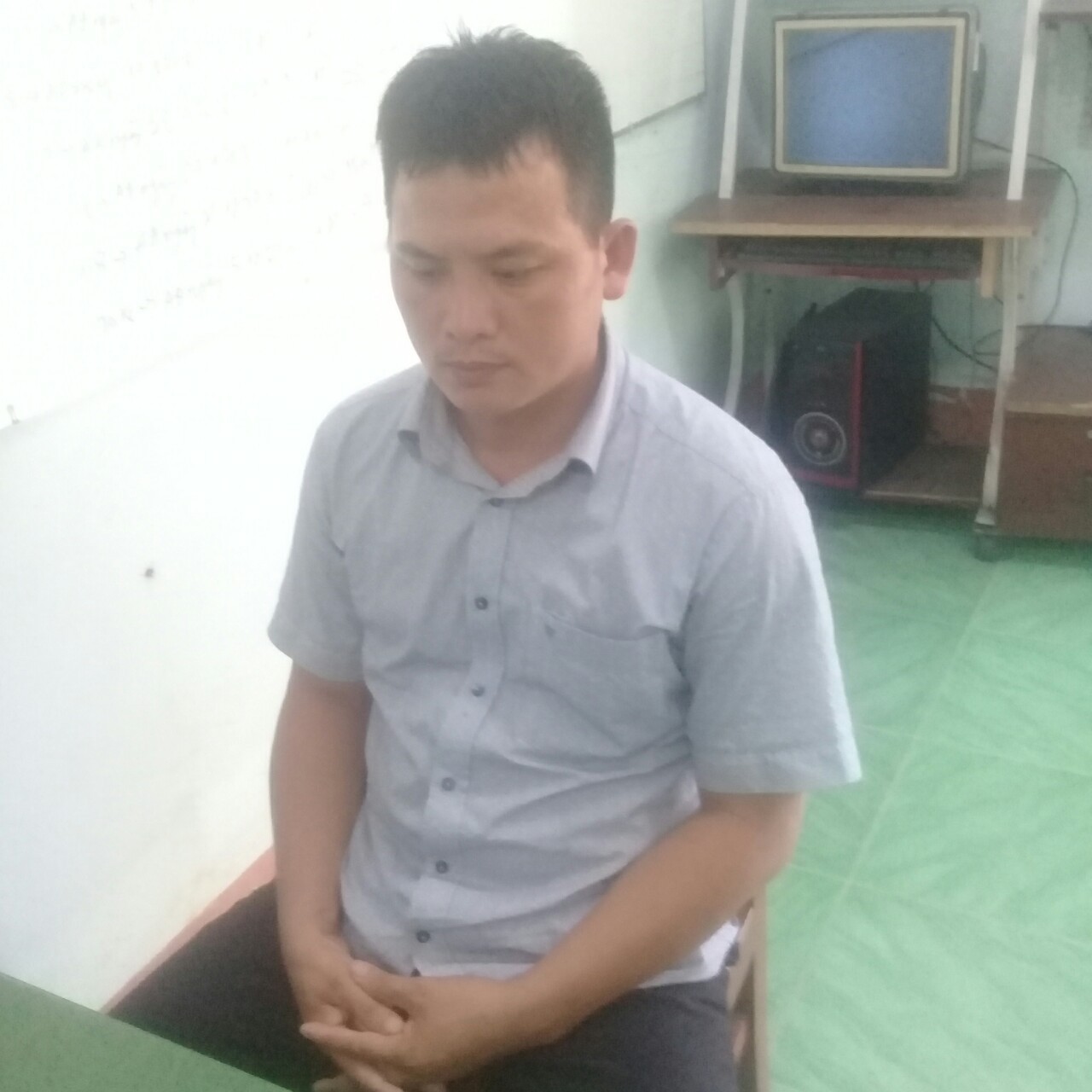 Ăn mặc bảnh bao v&agrave;o h&agrave;ng loạt cơ quan nh&agrave; nước trộm xe m&aacute;y - Ảnh 1.