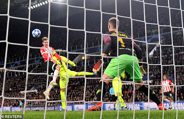 Messi lập si&ecirc;u phẩm, Barcelona vượt v&ograve;ng bảng Champions League - Ảnh 1.