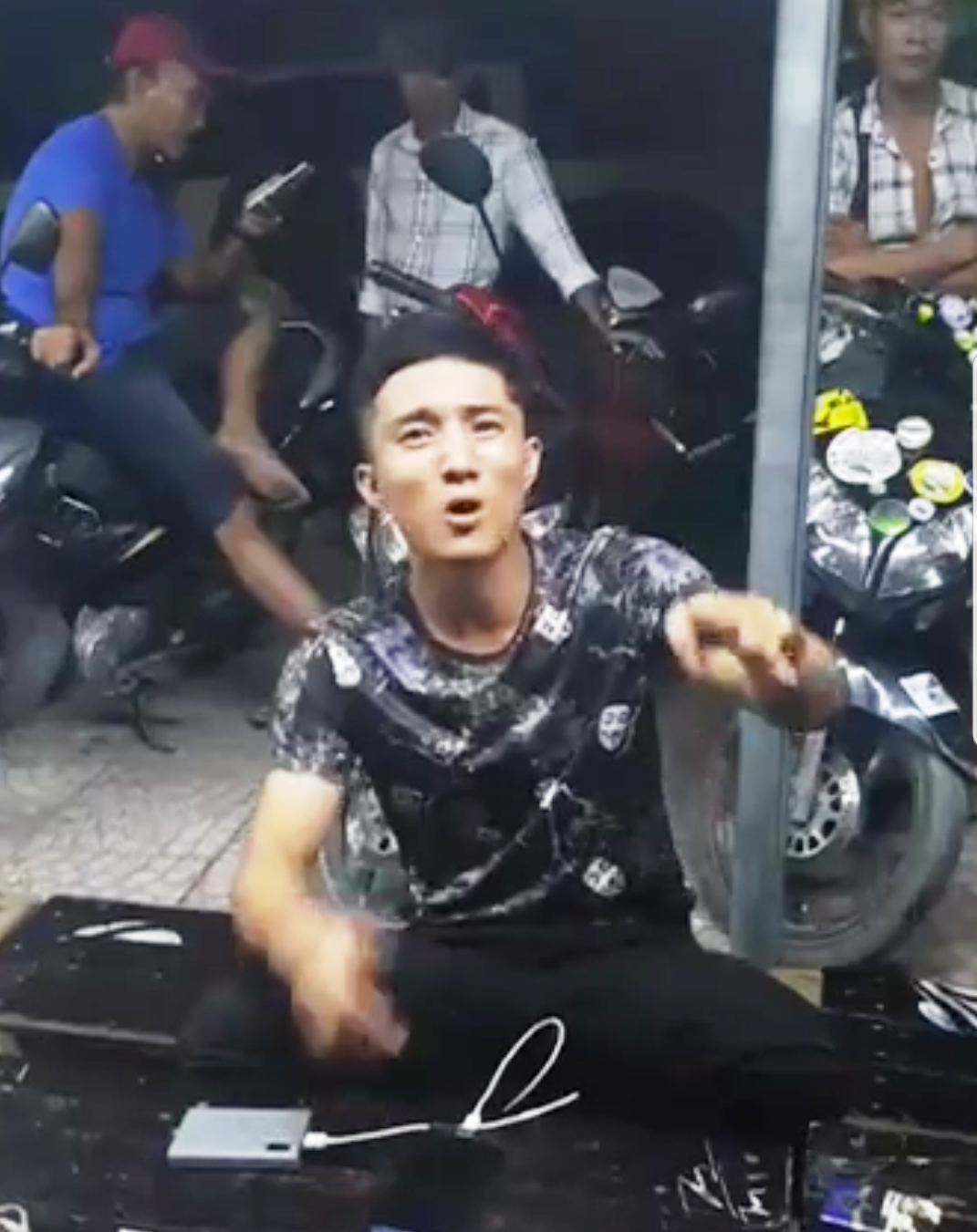 Nhờ người t&igrave;m &ocirc;t&ocirc; bị cướp, tự tố m&igrave;nh thua bạc  - Ảnh 1.
