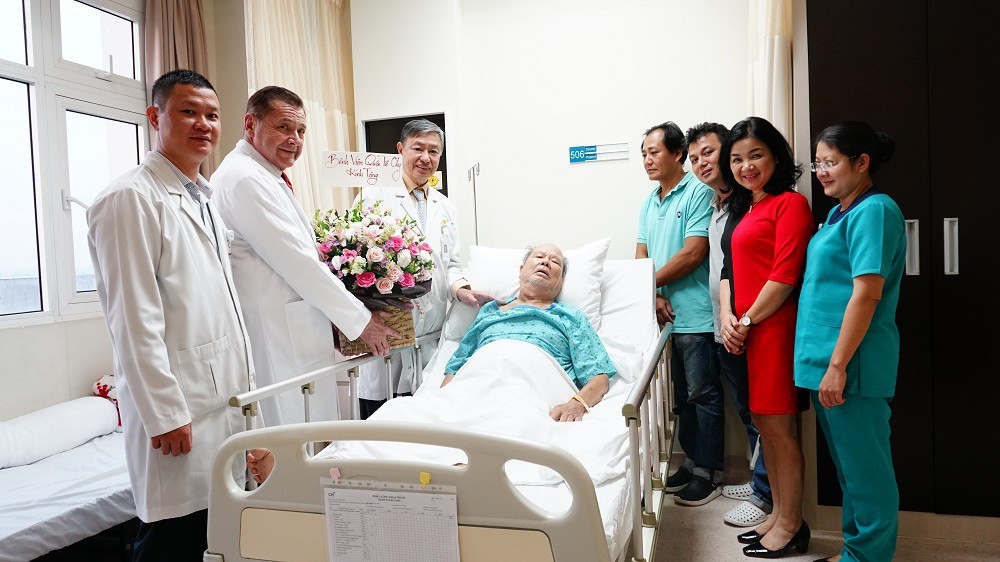 6 giờ nỗ lực cứu bệnh nhân mắc nhiều bệnh ngặt nghèo