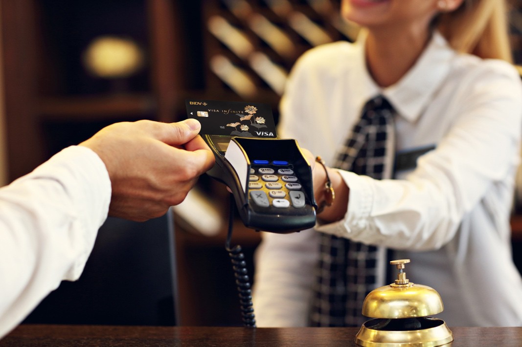 Đẳng cấp thượng lưu nhìn từ cách dùng thẻ tín dụng