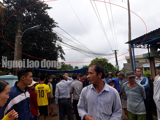 Người đ&agrave;n &ocirc;ng bị điện giật chết oan: Do mưa gi&oacute;, t&agrave;u dừa va đập đứt d&acirc;y! - Ảnh 2.