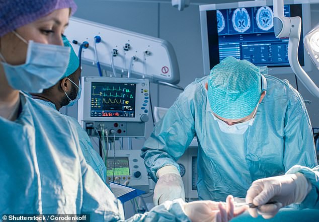 Sự thật phũ phàng sau thủ thuật cải thiện "cậu nhỏ"