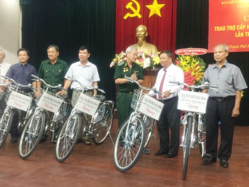 Trao học bổng cho sinh viên là con Bộ đội Biên phòng