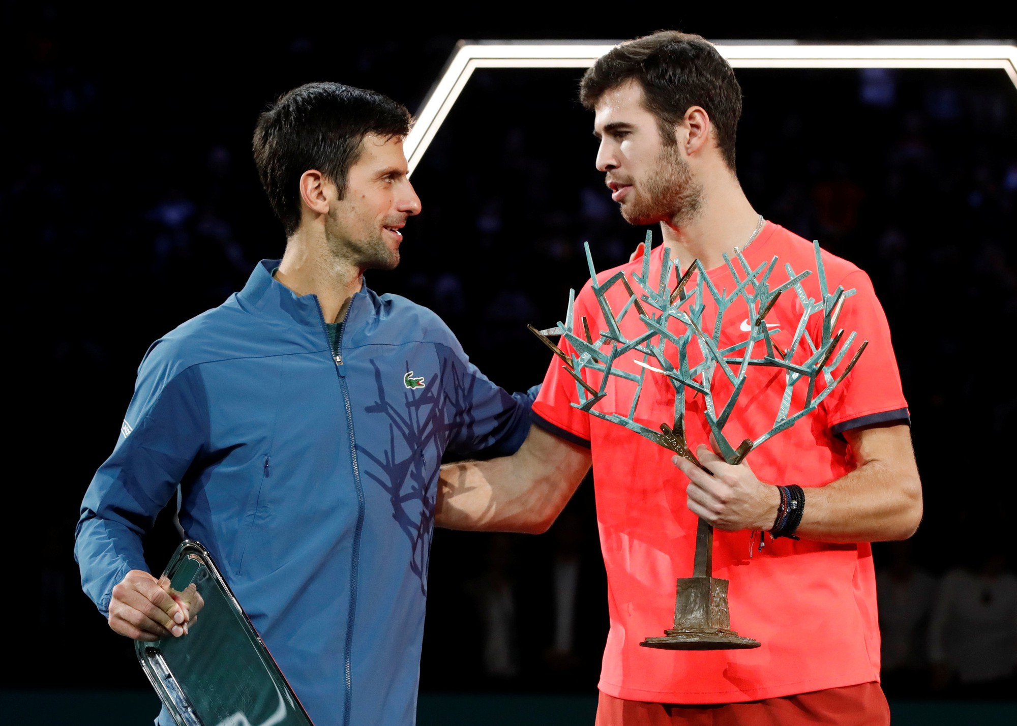 Video: Đuối sức, Djokovic để Khachanov tạo địa chấn ở Paris - Ảnh 6.