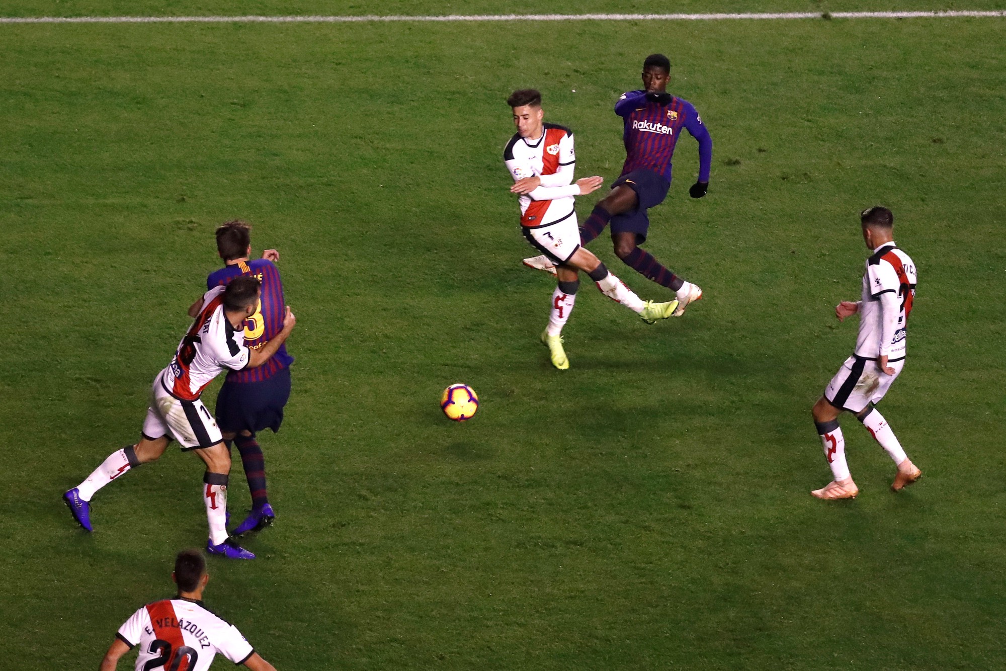 Suarez lại lập đại c&ocirc;ng, Barcelona củng cố ng&ocirc;i đầu La Liga - Ảnh 4.