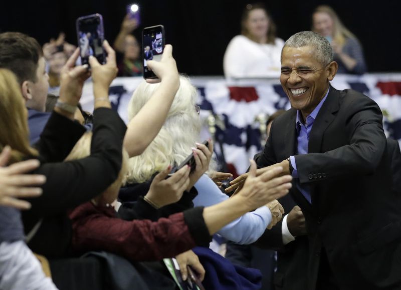 Hai ông Donald Trump, Barack Obama cùng ra trận - Ảnh 3.
