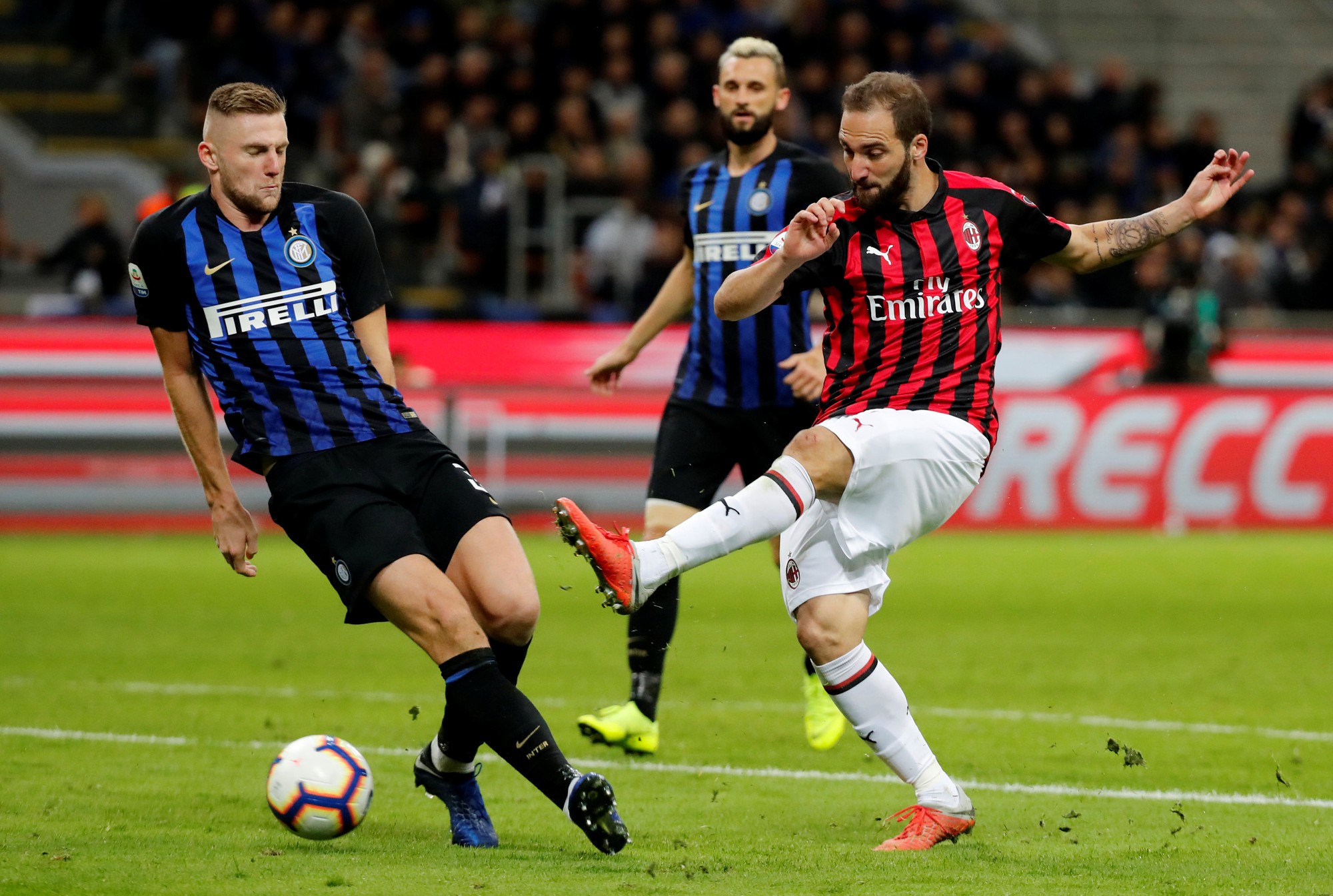 Rộ tin Arsene Wenger cập bến AC Milan, thay ghế n&oacute;ng Gattuso - Ảnh 3.