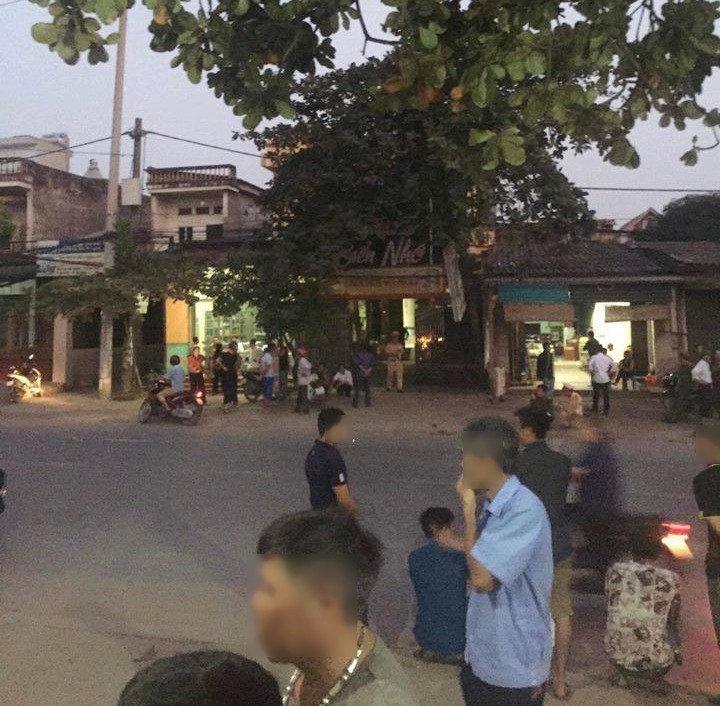 Nữ nhân viên quán karaoke bị truy sát từ quán ra ngoài đường, tử vong - Ảnh 1.