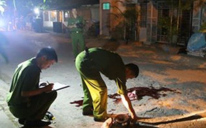 Mượn tiền giùm còn bị đánh, rút dao đâm chết người