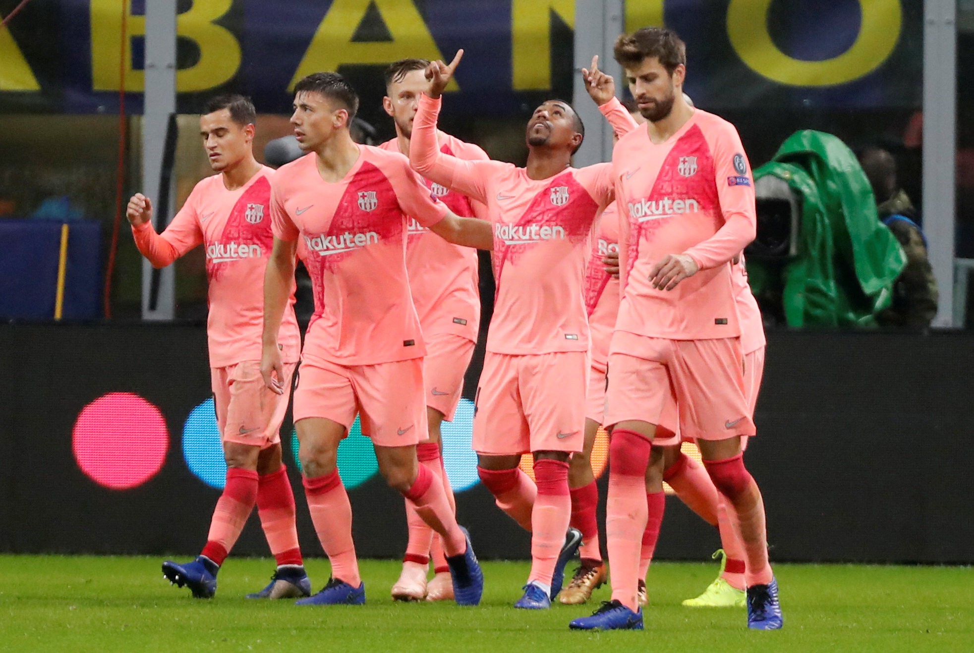 Messi không tái xuất, Malcom thành người hùng cứu rỗi Barcelona