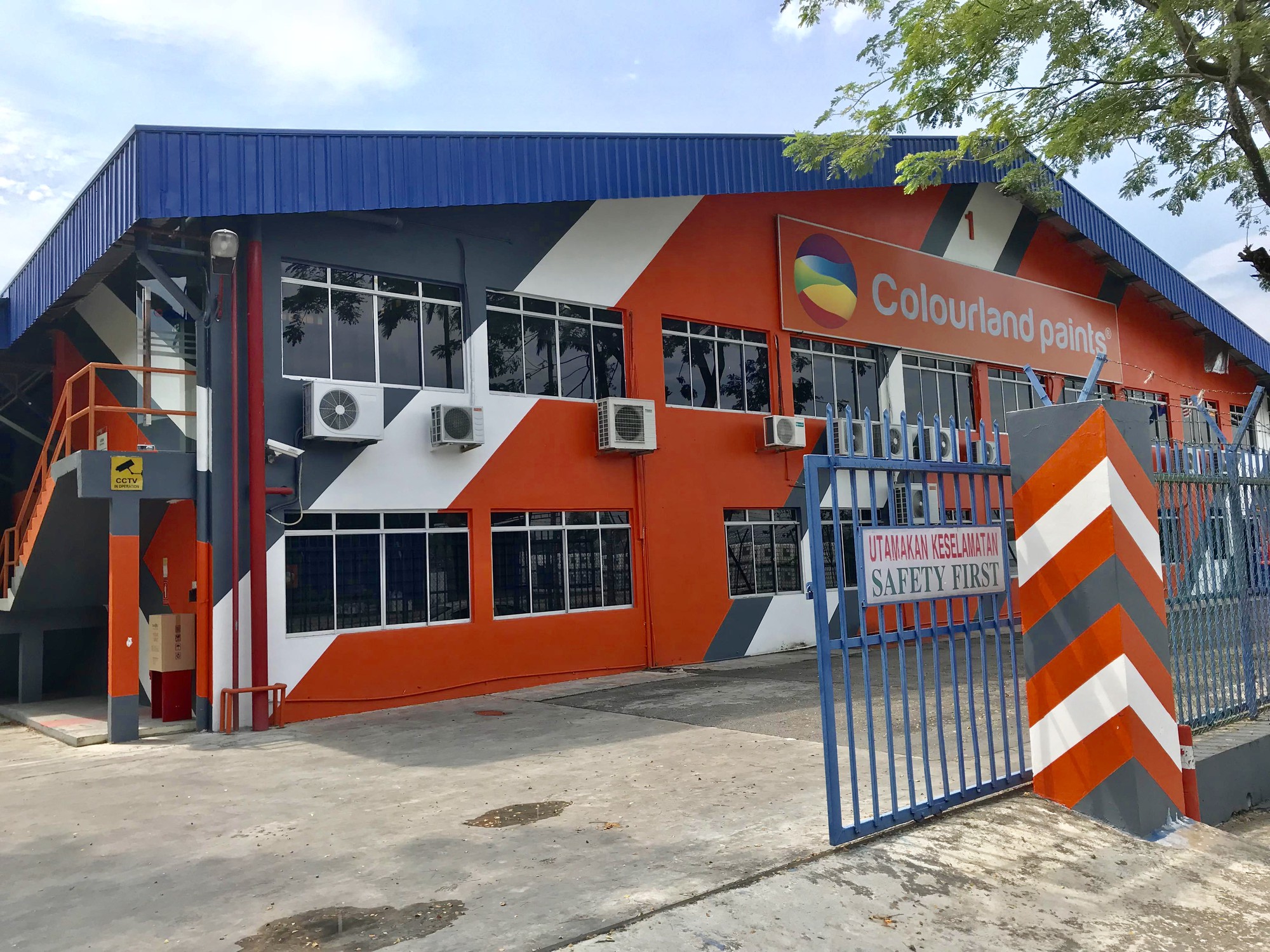 AkzoNobel mua lại Colourland Paints