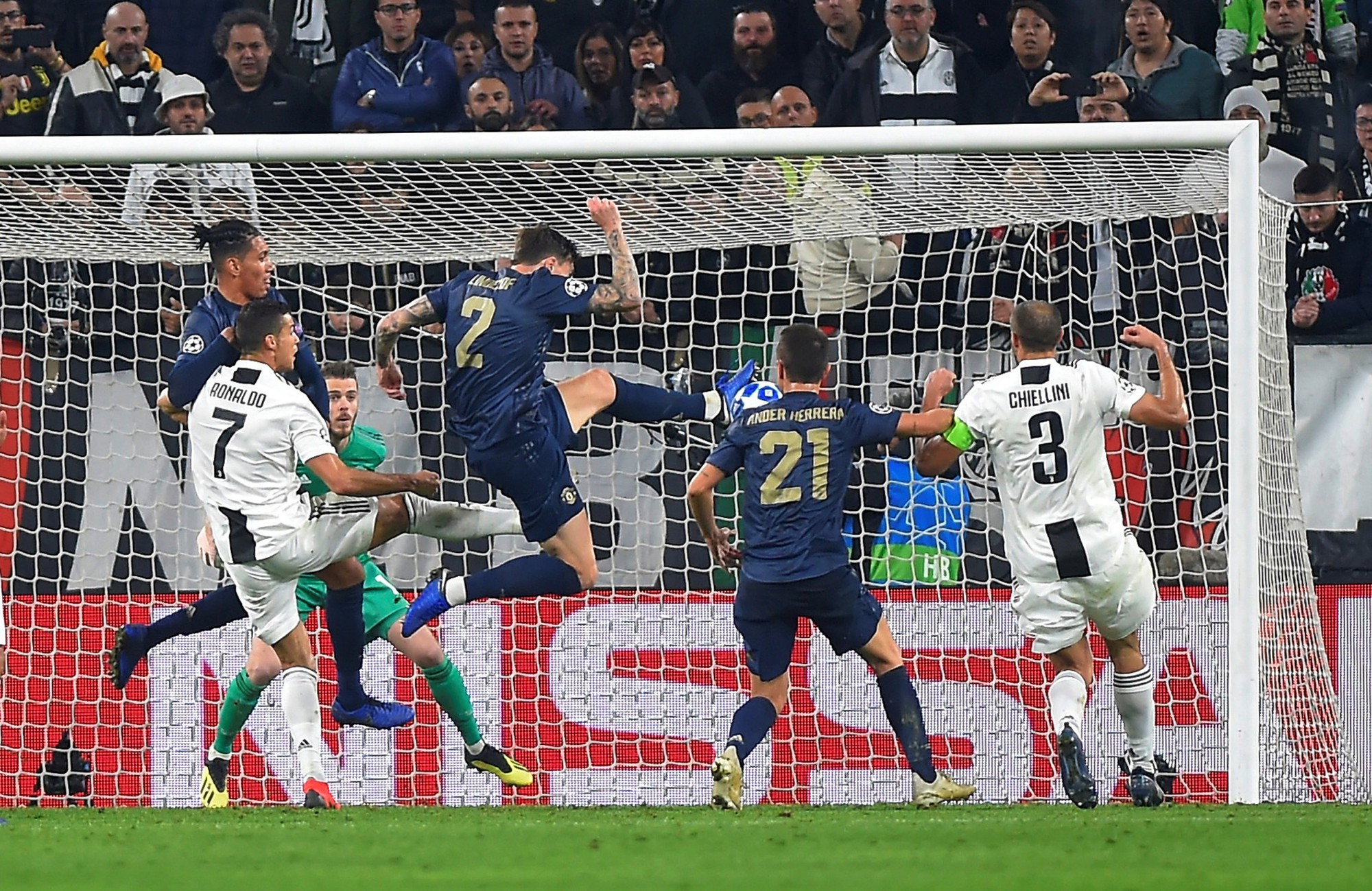 Tử chiến ở Turin, Man United ngược d&ograve;ng đ&aacute;nh bại Juventus - Ảnh 2.