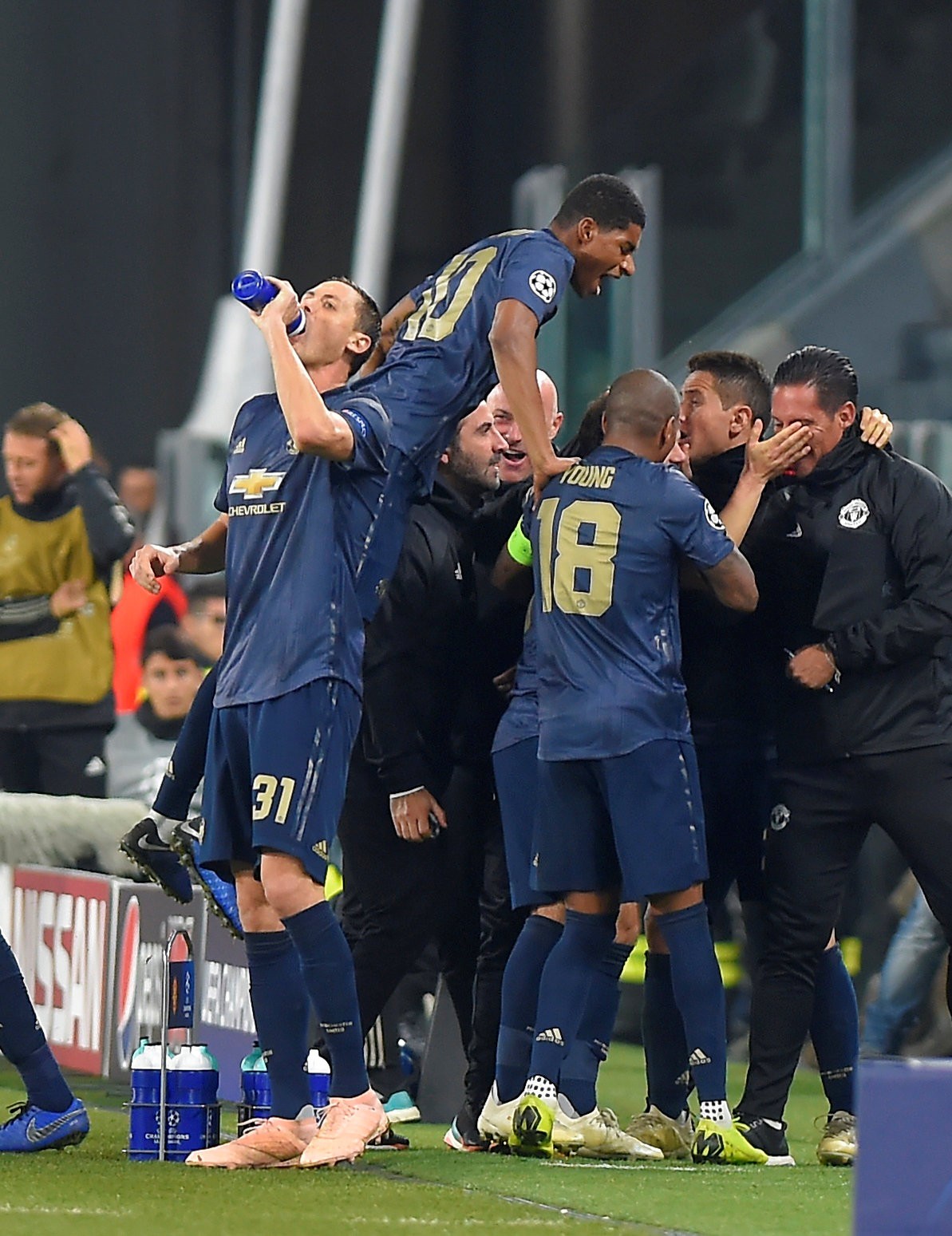 Tử chiến ở Turin, Man United ngược d&ograve;ng đ&aacute;nh bại Juventus - Ảnh 6.