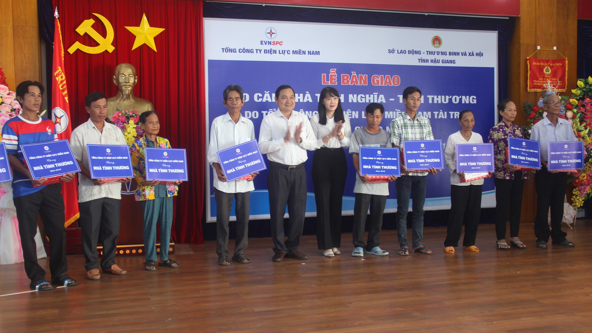 EVN SPC trao 20 căn nh&agrave; t&igrave;nh nghĩa, t&igrave;nh thương tại Hậu Giang - Ảnh 1.