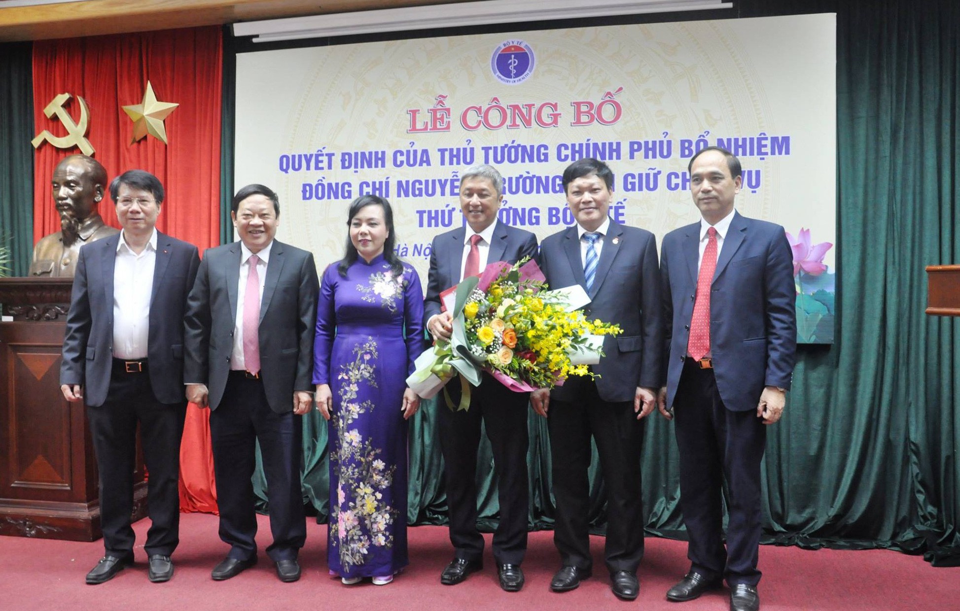 &Ocirc;ng Nguyễn Trường Sơn ch&iacute;nh thức giữ chức vụ Thứ trưởng Bộ Y tế - Ảnh 2.