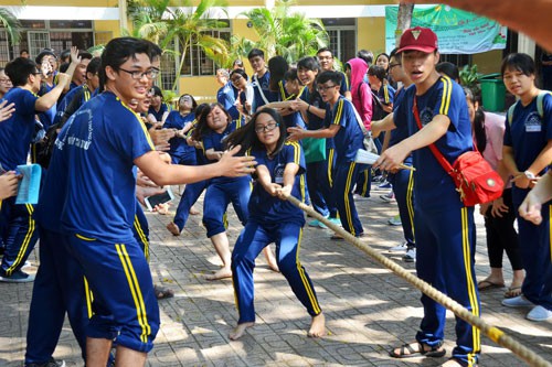 Ngồi trường học, ngóng trường đời