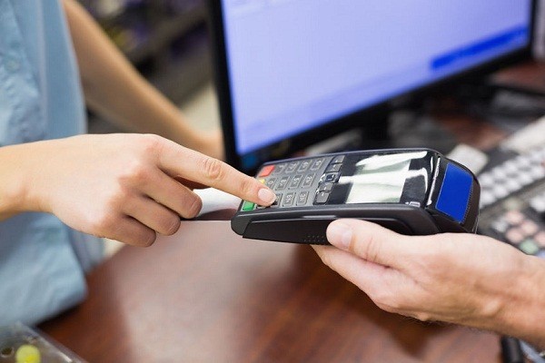 Ngân hàng nâng mức phòng ngừa rủi ro sau vụ nghi lộ thông tin của Thế giới di động