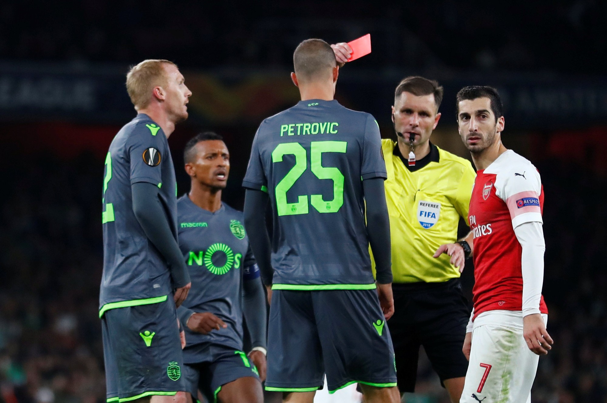 Welbeck cấp cứu thở oxy, Arsenal đi tiếp tại Europa League - Ảnh 6.