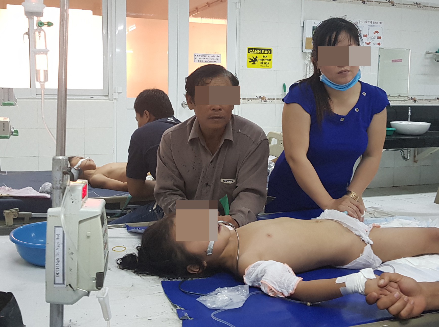 Nghi án cha bỏ thuốc sâu vào sữa đầu độc 3 con