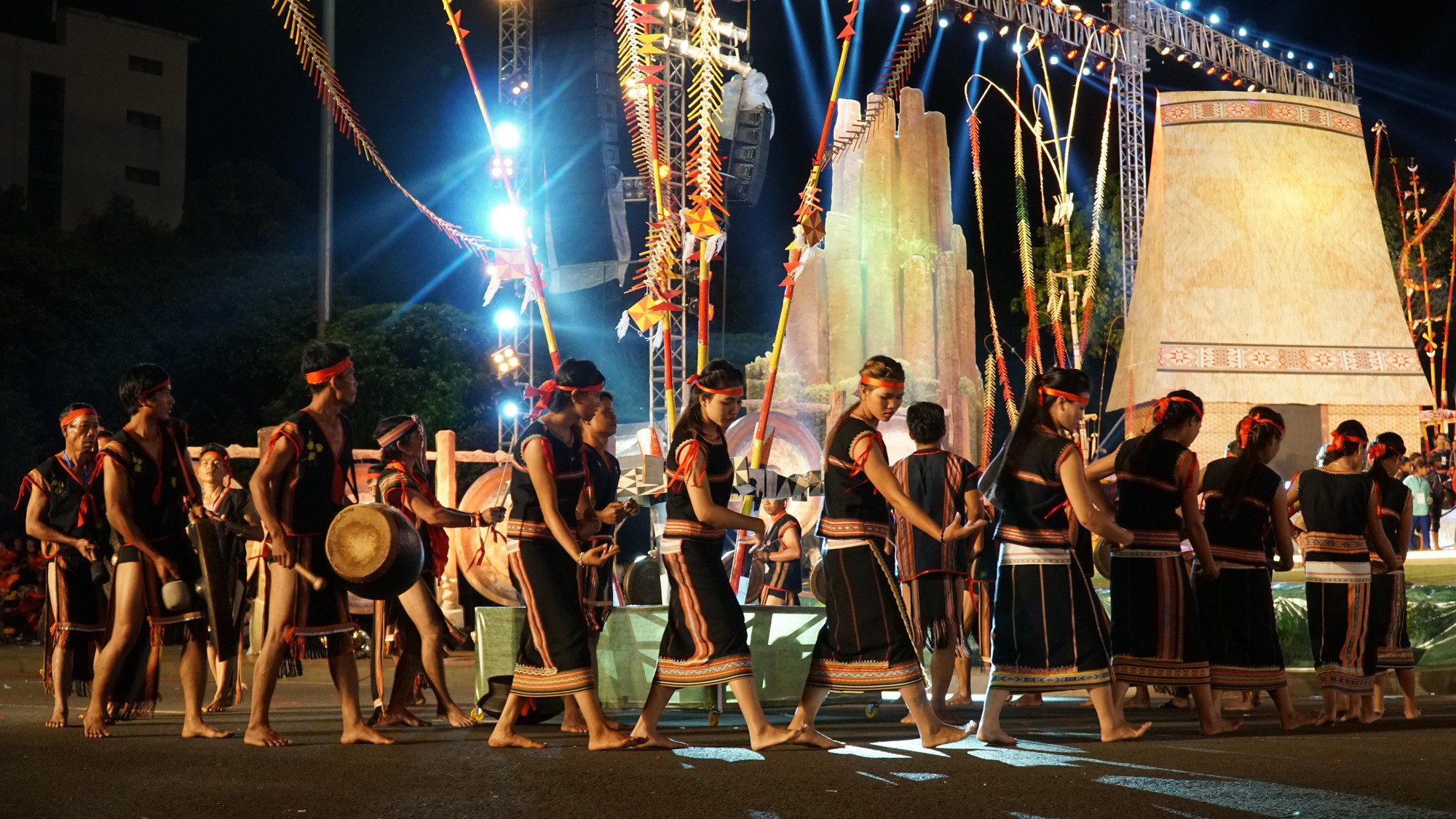 Trắng đêm với Festival văn hóa cồng chiêng Tây Nguyên
