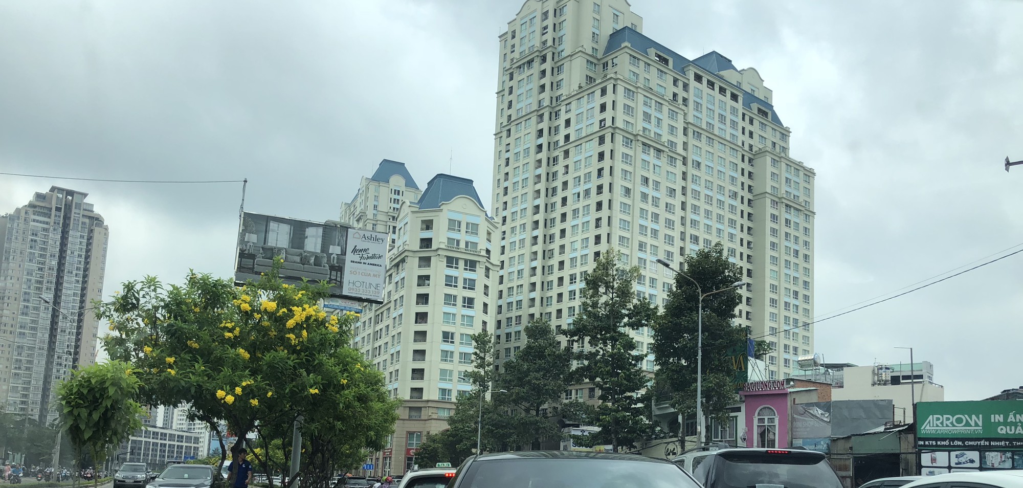 Phập ph&ugrave; cổ phiếu bất động sản - Ảnh 1.
