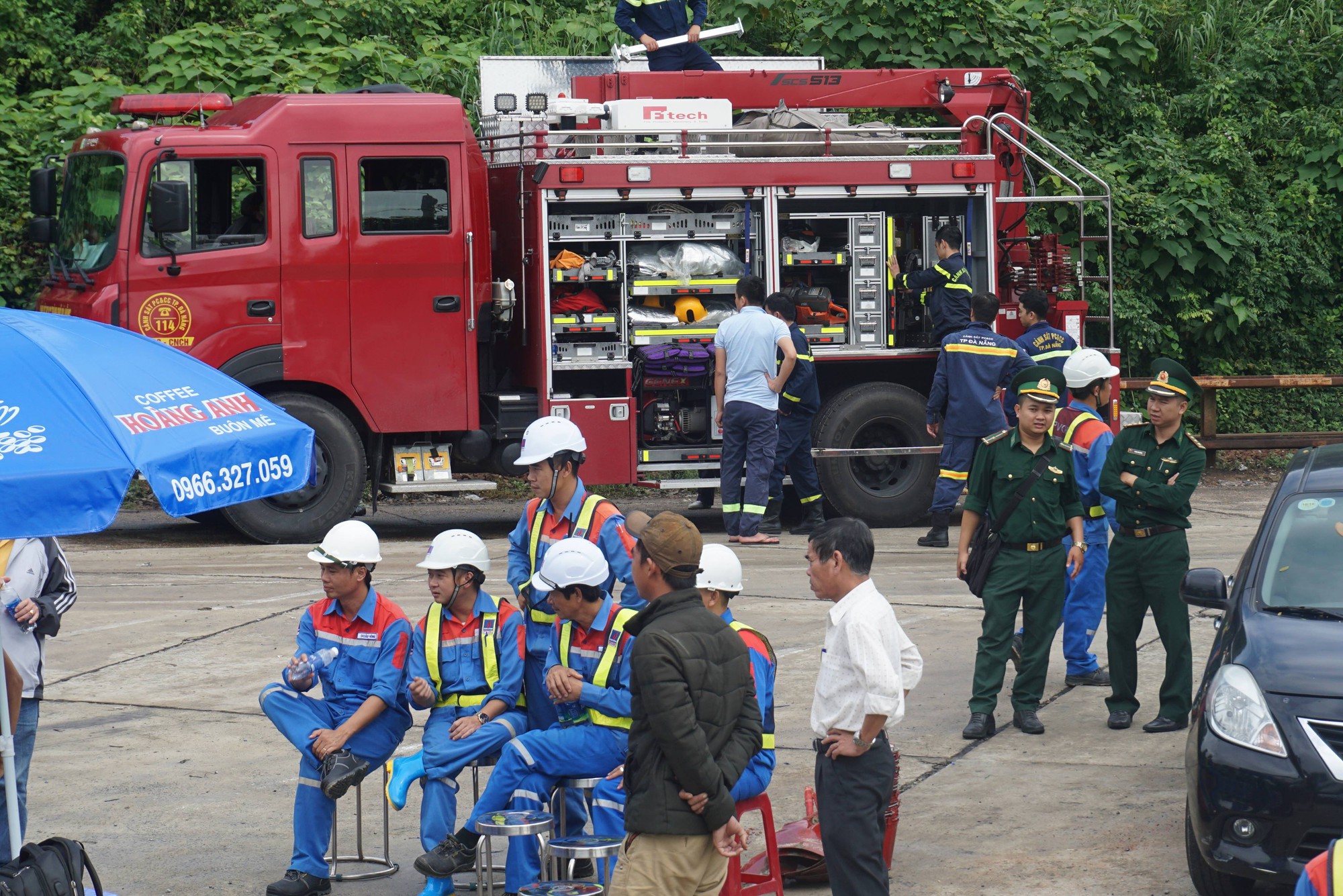 Đ&agrave; Nẵng huy động lực lượng ứng cứu t&agrave;u chở dầu đ&acirc;m v&agrave;o ch&acirc;n cầu cảng - Ảnh 2.