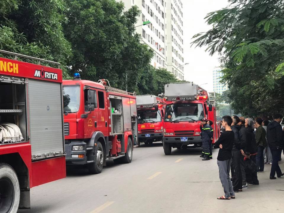 Ph&aacute;t hiện thi thể phụ nữ trong vụ ch&aacute;y tại chung cư Linh Đ&agrave;m - Ảnh 2.