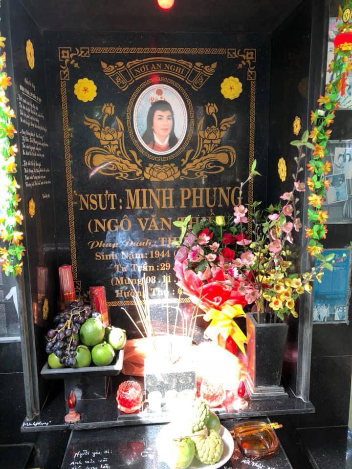 Minh Vương hóa thân ông già Noel trong ngày giỗ Minh Phụng - Ảnh 3.
