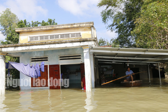 Nắng l&ecirc;n, Tam Kỳ vẫn ch&igrave;m trong nước, người chết ở Quảng Nam tăng - Ảnh 3.