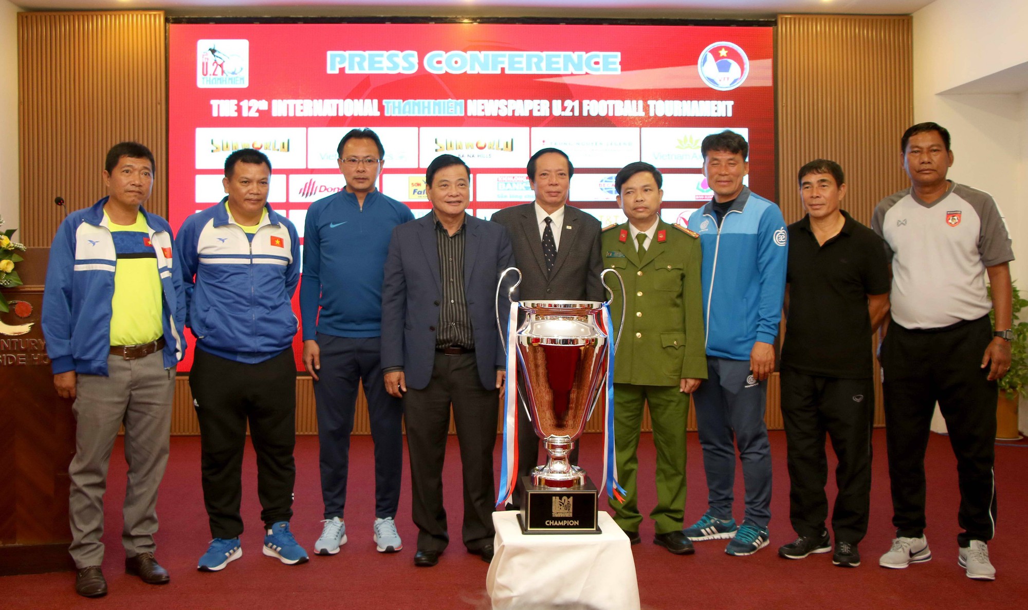 HLV tuyển trẻ H&agrave;n Quốc tin Việt Nam sẽ v&ocirc; địch AFF Cup 2018 - Ảnh 1.