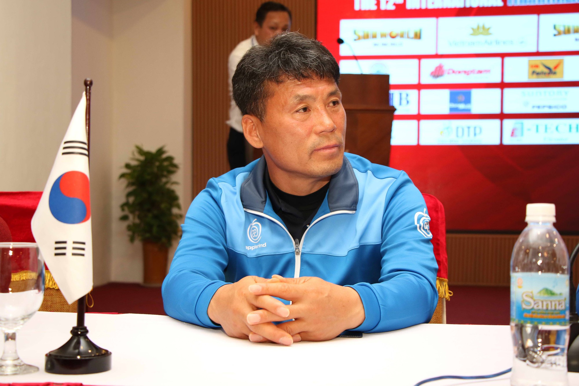 HLV tuyển trẻ Hàn Quốc tin Việt Nam sẽ vô địch AFF Cup 2018