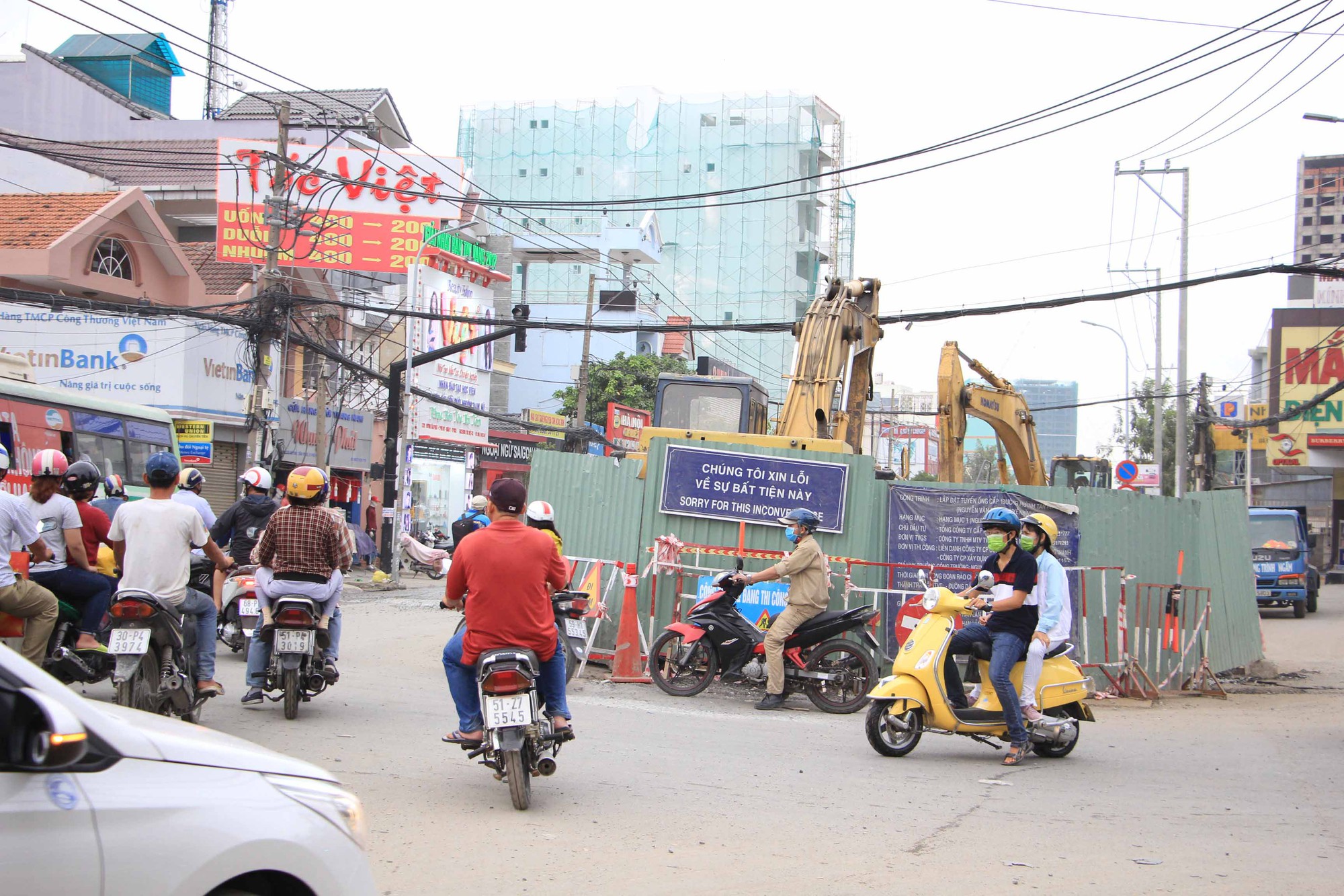 Cuối năm chạy đua... đào đường