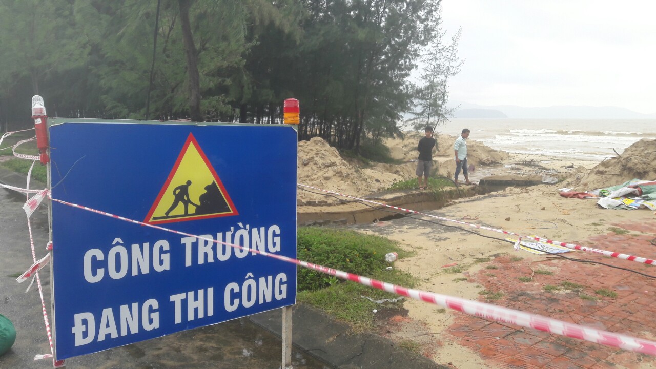 Hơn 3 km bờ biển Đ&agrave; Nẵng tiếp tục sạt lở nặng - Ảnh 14.