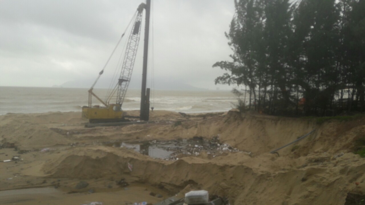 Hơn 3 km bờ biển Đ&agrave; Nẵng tiếp tục sạt lở nặng - Ảnh 15.