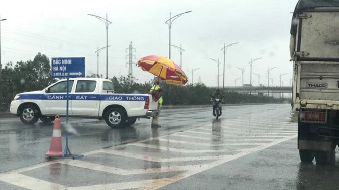 Tá hỏa phát hiện thi thể phụ nữ không nguyên vẹn trên cao tốc Hà Nội-Bắc Giang