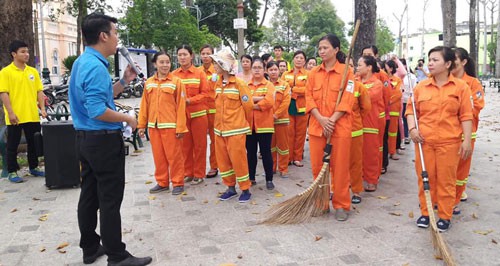 Trang bị kỹ năng tự vệ cho nữ công nhân vệ sinh