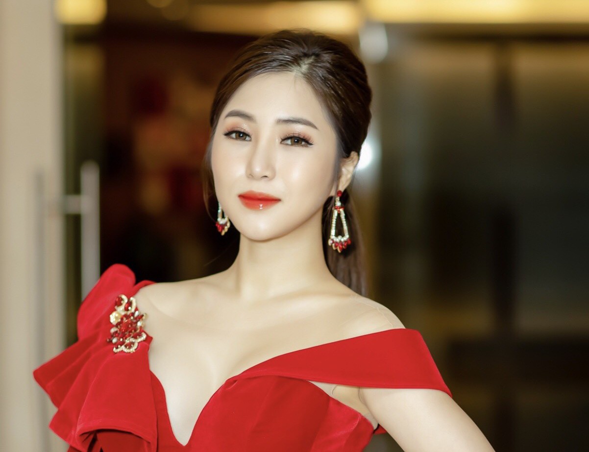 Hương Tràm bật khóc khi nghe nhắc về Thu Minh